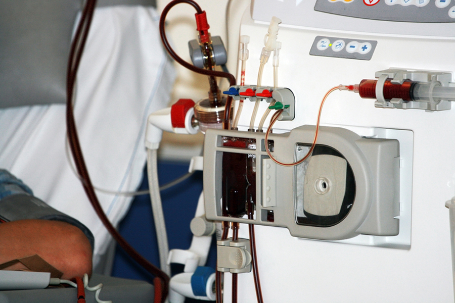 Creating and monitoring dialysis connections